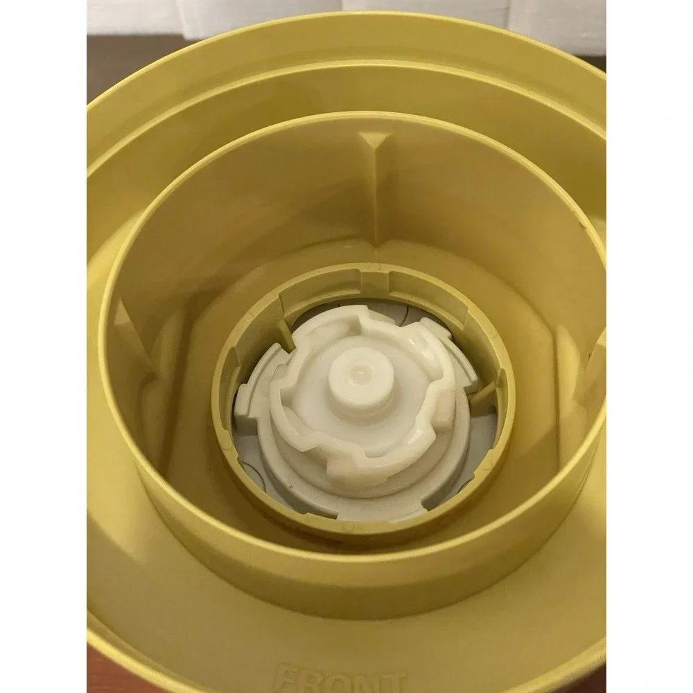 Vintage 1980's Waring Juice Extractor Juicer Mustard Yellow CLEAN